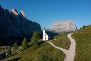 capela di san Maurizio dentro jardineira passar dentro sul Tirol, Itália, Europa. foto