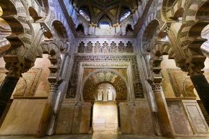 Córdoba, Espanha - nov 28, 2021, mihrab do a mezquita catedral. unesco mundo herança site, popular turista destino, bem exemplo do 10º século islâmico arquitetura. foto