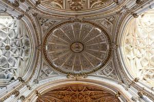 Córdoba, Espanha - nov 28, 2021, catedral mesquita do Córdoba, Espanha. a ótimo mesquita do Córdoba é 1 do a mais antigo estruturas ainda em pé a partir de a Tempo muçulmanos governou al-andalus. foto