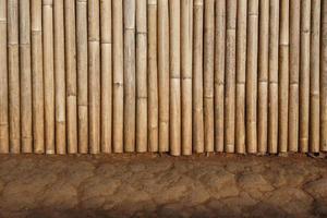 fundo de cerca de bambu, bambu de textura velha foto