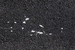 fechar acima do asfalto estrada, preto natureza asfalto plano de fundo, plano de fundo textura do rude asfalto, macadamizado textura foto
