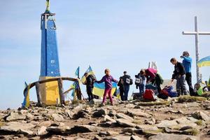 montanhas dos cárpatos, ucrânia - 8 de outubro de 2022 monte hoverla. cárpatos na ucrânia no outono foto