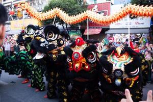 ho chi minh cidade, Vietnã - 6 fevereiro 2023 lunar Novo ano celebração - a Dragão dança, lindo colorida festivo figura. tet feriado fundo. chinês lunar Novo anos dia, Primavera festival. foto