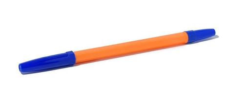 plástico laranja caneta com uma azul boné em uma branco isolado fundo foto