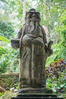 tradicional balinesa estátua. ubud, bali ilha foto