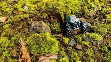 minahasa, indonésia, sábado, 10 de dezembro de 2022, incrível brinquedo de carro off-road monstro foto