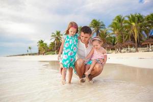 férias em família na praia foto