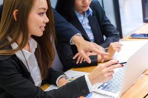 colegas de trabalho em uma discussão foto