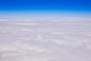 vista aérea de um cobertor de nuvens foto