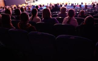 Moscou, Rússia, 2020 - espectadores assistindo a um programa foto