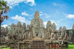 complexo de bayon angkor, templo antigo, siem reap, camboja foto