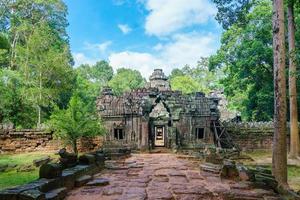 entrada banteay kdei no complexo do templo de angkor wat, siem reap, camboja foto