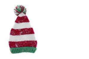 tricotado Natal chapéu em uma branco fundo. engraçado Natal chapéu. Novo ano convite foto