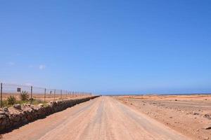 estrada através a cênico panorama foto