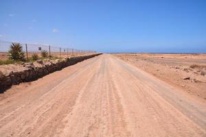 estrada através a cênico panorama foto