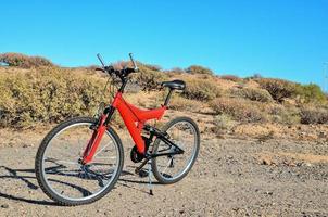 bicicleta esportiva vermelho foto