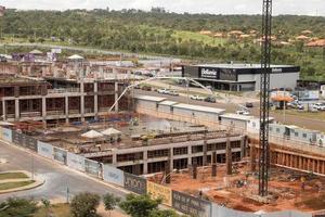 brasilia, df brasil, fevereiro 16 aéreo Visão do construção do uma Novo conceito do apartamento construção e Shopping combinado chamado União 511 residência Shopping dentro a noroeste seção do brasilia foto