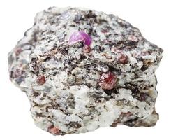 mineral pedra com corindo cristais isolado foto