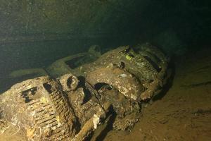 carro velho dentro da segunda guerra mundial naufrágio do navio foto