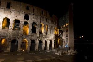 Roma Coliseu noite Visão foto