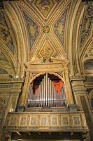 Antiguidade velho italiano Igreja órgão foto