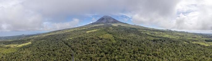 vista aérea do vulcão dos açores da ilha do pico foto