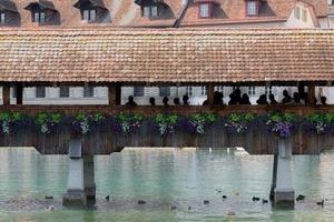 Luzern Suíça de madeira coberto ponte foto