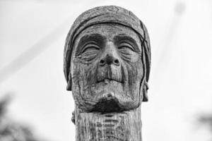 madeira pirata face esculpido estátua foto