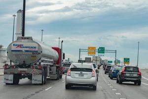 Washington, EUA - 23 de junho de 2016 maryland congestionada rodovia em dia chuvoso foto