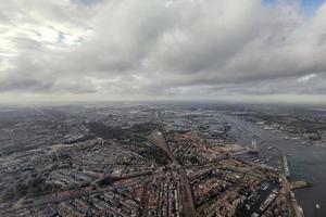 canais de amsterdã aéreo durante o pouso foto