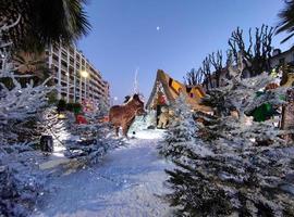 menton, frança - 11 de dezembro de 2021 - vila do papai noel aberta para o natal foto