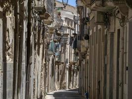 ortigia cidade velha de siracusa alllets ruas pequenas foto