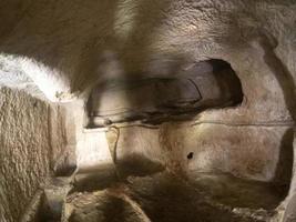 palazzolo acreide latomie pedreiras antigas tumbas romanas foto