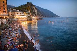 camogli, itália - 6 de agosto de 2017 - velas tradicionais de stella maris na celebração do mar foto