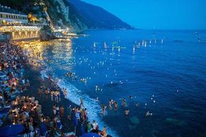 camogli, itália - 6 de agosto de 2017 - velas tradicionais de stella maris na celebração do mar foto