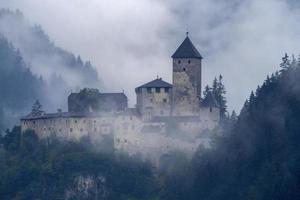 burg taufers castelo histórico medieval foto