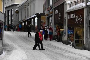 st Moritz, Suíça - dezembro 30 2017 - luxo Cidade lotado do turistas para Novo anos véspera foto