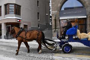 st Moritz, Suíça - dezembro 30 2017 - luxo Cidade lotado do turistas para Novo anos véspera foto