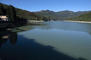 Brugneto artificial lago barragem liguria Itália panorama foto