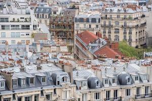 telhados de paris e construção de vista da cidade foto