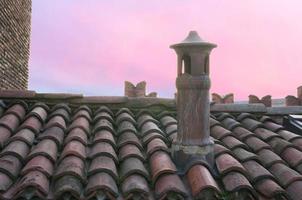 bolonha itália edifício medieval telhado de tijolo foto