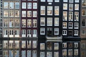 detalhe do edifício do centro da cidade de amsterdã foto