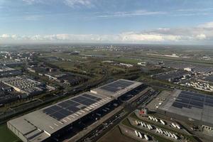 edifício do aeroporto schiphol amsterdã e vista aérea da área de operação após a decolagem foto