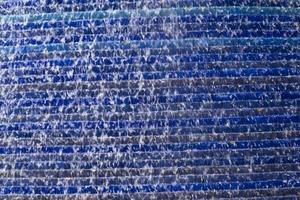 água na fonte de mosaico de azulejos na expo de lisboa foto