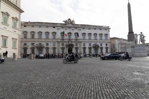 Roma, Itália. 22 de novembro de 2019 - presidente sergio mattarella chegando ao prédio quirinale foto