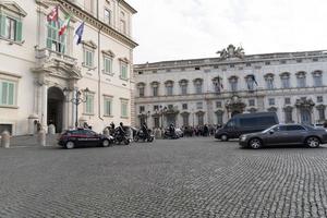 Roma, Itália. 22 de novembro de 2019 - presidente sergio mattarella chegando ao prédio quirinale foto