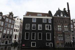 prédios da cidade velha de amsterdã foto