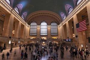 nova york, eua - 5 de maio de 2019 - a grande estação central está cheia de gente foto