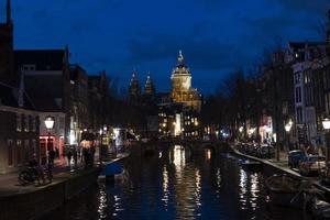 Amsterdã, Holanda - fevereiro 25 2020 - vermelho luz distrito dentro a velho Cidade foto