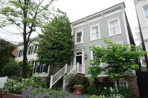 georgetown dc washington casas sob a chuva foto